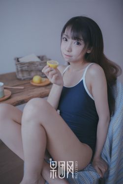 丰满的女同学